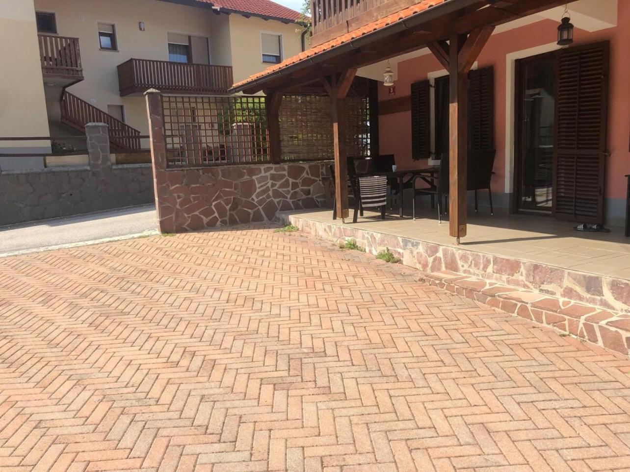 House Maharac With 3 Apartments Till 18 Persons Kamno Exterior photo